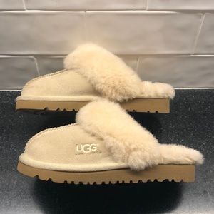 UGG Little Girls 11 Slippers